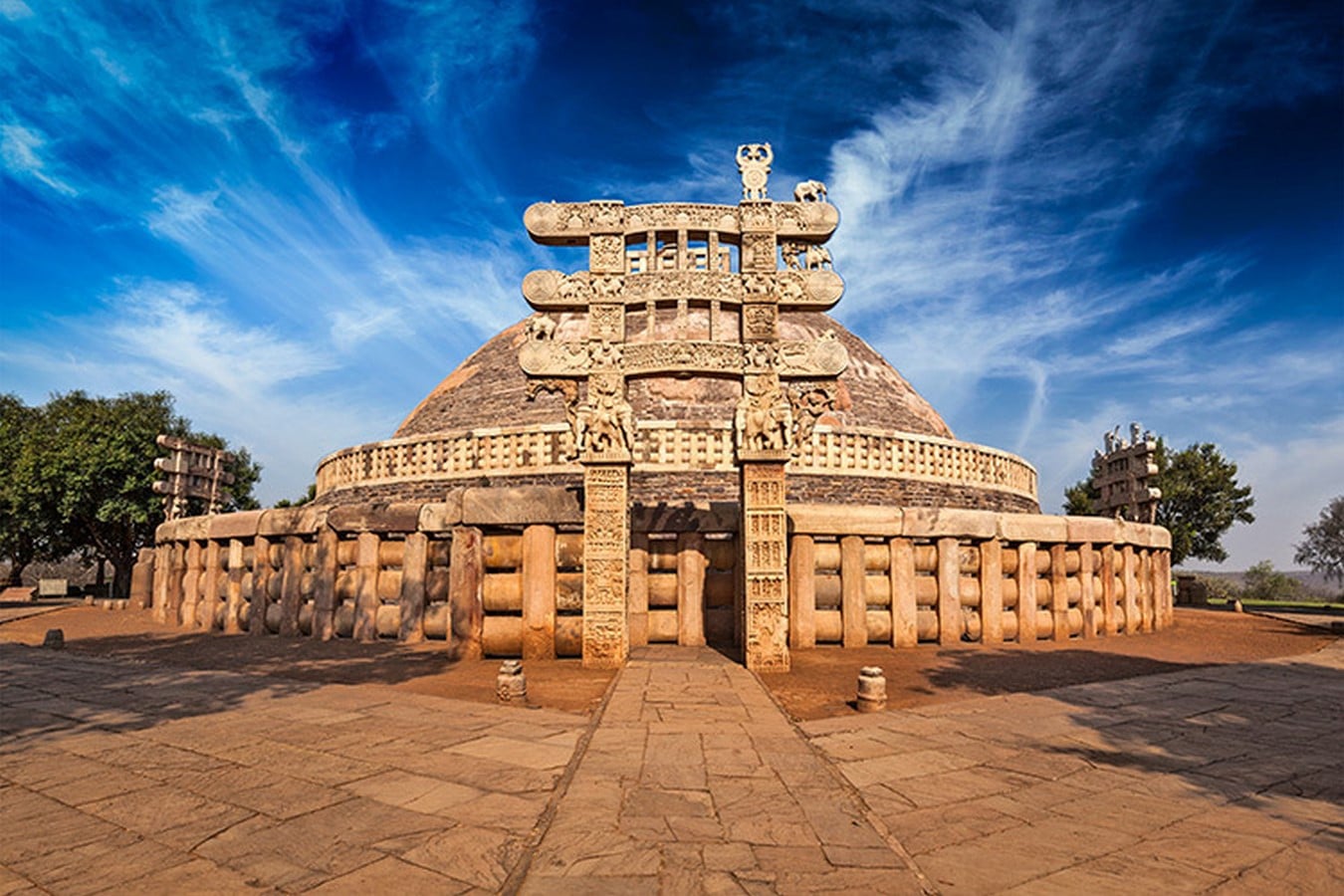 A8065-Architecture-in-India-Through-10-Iconic-Buildings-representive-different-Styles-Image-1